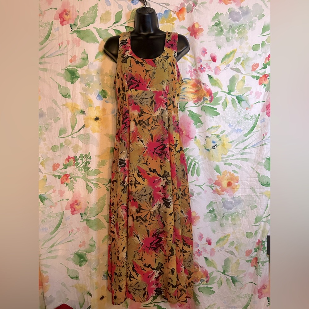 🍁🍁 Figure flattering floral maxi dress